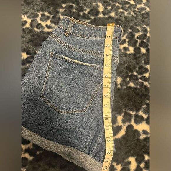 Vero Moda Casual High-Rise Shorts - Picture 2 of 3